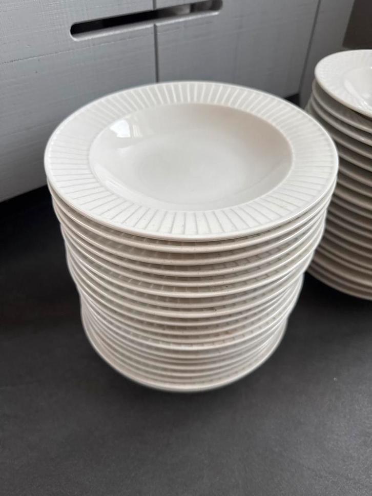 Union Pacific Aardewerk Borden - Gestreepte & Geblokte, Huis en Inrichting, Keuken | Servies, Gebruikt, Bord(en), Overige stijlen