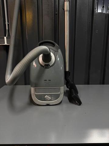 Miele stofzuiger c2 beschikbaar voor biedingen