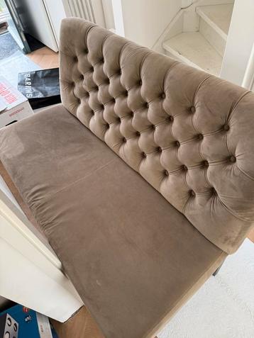 Bankje gecapituleerd beige beschikbaar voor biedingen