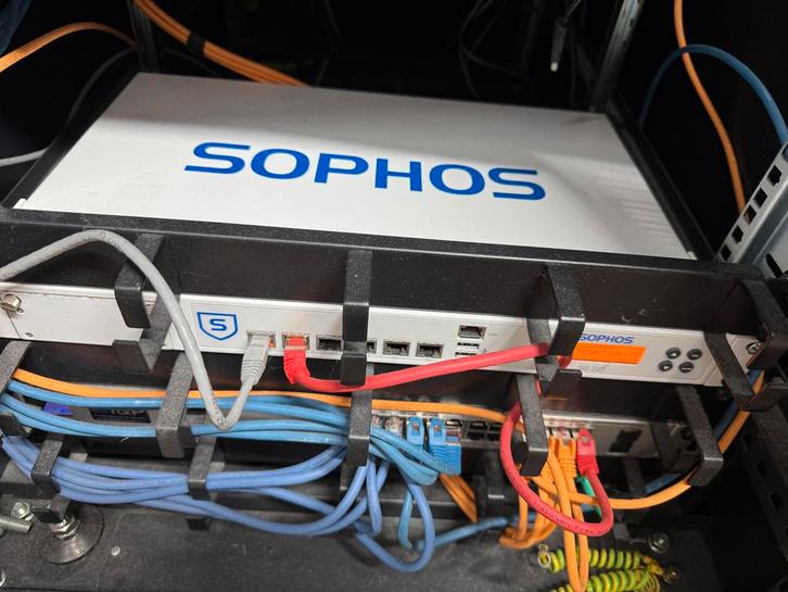 Sophos SG210 Gigabit Router, Computers en Software, Routers en Modems, Gebruikt, Router, Ophalen of Verzenden