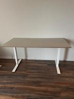 IKEA TROTTEN bureau zit/sta, Huis en Inrichting, Bureaus, Ophalen, In hoogte verstelbaar, Zo goed als nieuw, Bureau