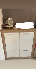 Een compacte opbergkast met een houtlook, Ophalen, Zo goed als nieuw