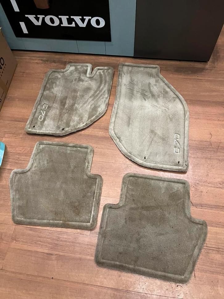 Nette gebruikte beige Mattenset Volvo C70 -2005, Auto diversen, Automatten, Gebruikt, Ophalen of Verzenden