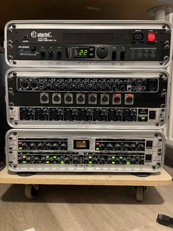 Behringer MIC2200 Ultragain Pro – 2-kanaals mic/line preamp, Muziek en Instrumenten, Effecten, Gebruikt, Overige typen, Ophalen