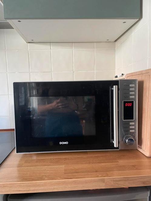 Domo combi- magnetron / oven, Witgoed en Apparatuur, Magnetrons, Gebruikt, Vrijstaand, Combimagnetron, 45 tot 60 cm, Oven, Draaiplateau