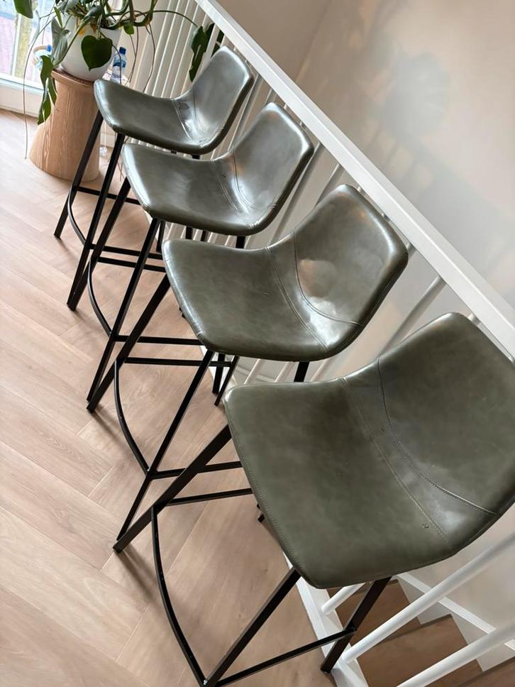 Mooie barkrukken 4 stuks, Huis en Inrichting, Barkrukken, Gebruikt, 60 tot 90 cm, Kunststof, 4 krukken, Ophalen