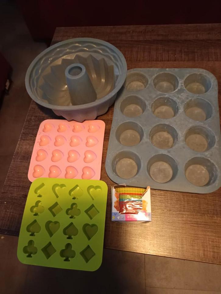 Bakvormen Set: Siliconen, Muffin, Tulband + Cupcake Vormpjes, Huis en Inrichting, Keuken | Keukenbenodigdheden, Gebruikt, Ophalen of Verzenden