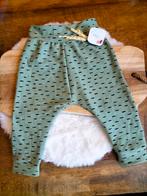 Nieuw handgemaakt • Zachtgroen broekje Maat 68, Kinderen en Baby's, Babykleding | Maat 68, Broekje, Jongetje of Meisje, Nieuw