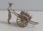 Koopje! (no9) zilveren miniatuur man /handkar bierton, incl, Verzenden, Zilver