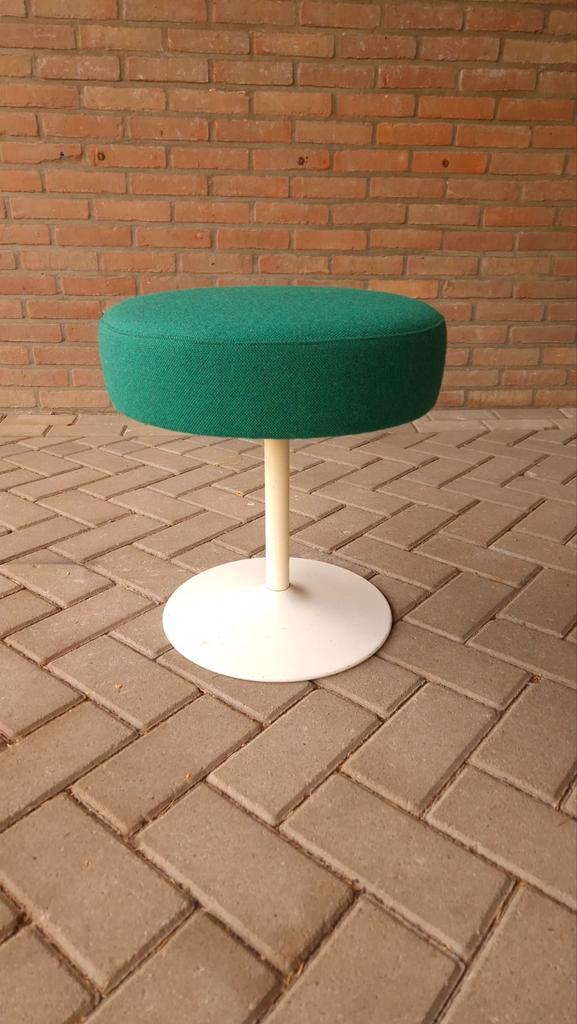 Jaren 70 Space Age Krukje - Nieuw Bekleed!, Huis en Inrichting, Banken | Voetenbanken en Poefen, Gebruikt, Minder dan 50 cm, Minder dan 50 cm