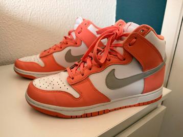 Nike Jordan High roze/Wit 40,5 beschikbaar voor biedingen