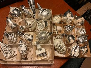 ANTIEKE KERSTBALLEN ZILVER beschikbaar voor biedingen