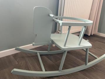 Schommelpaard beschikbaar voor biedingen