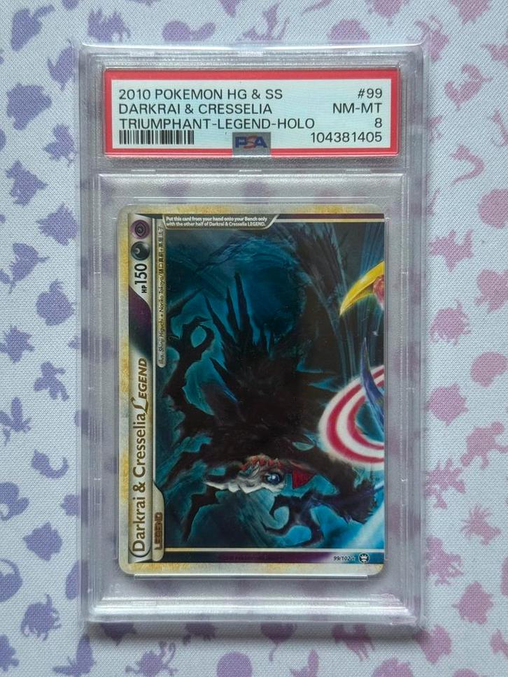Pokémon HGSS Triumphant Darkrai & Cresselia Legend 99 PSA 8, Hobby en Vrije tijd, Verzamelkaartspellen | Pokémon, Nieuw, Losse kaart