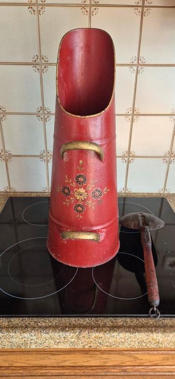 Antieke Kolenkit met Bloemmotief beschikbaar voor biedingen