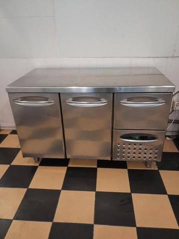 Koeltafel / snijtafel beschikbaar voor biedingen