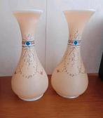 Twee decoratieve opaline vazen, Antiek en Kunst, Antiek | Vazen, Ophalen