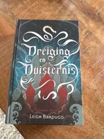 Dreiging en Duisternis - Leigh Bardugo (Hardcover), Boeken, Fantasy, Ophalen of Verzenden, Zo goed als nieuw