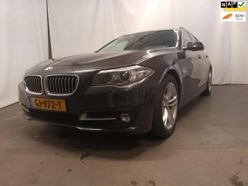 BMW 5-serie Touring 520d High Executive - Leer - Pano Dak -  beschikbaar voor biedingen