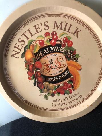 Een oud metalen dienblad van Nestle's milk full cream drank. beschikbaar voor biedingen