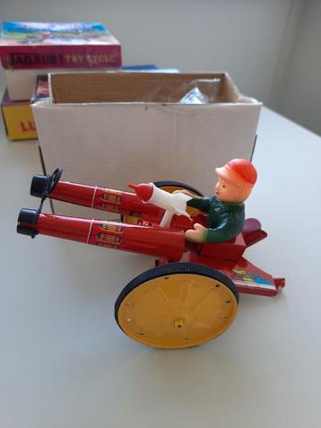  Vintage Blikken Brandweerkanon – Speelgoed met Karakter! beschikbaar voor biedingen