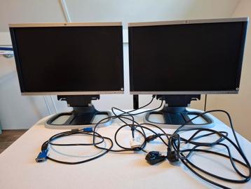 2 stuks monitor HP Compaq LA2205wg compleet met kabels beschikbaar voor biedingen