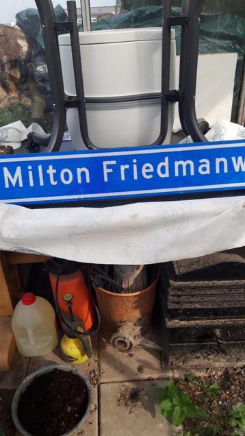 Straatnaambord Milton Friedmanweg beschikbaar voor biedingen