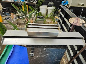 Waterval van 80cm met verlichting. 2 stuks van 30cm. beschikbaar voor biedingen
