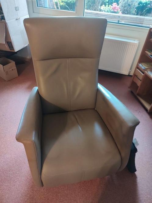 Prominent luxe electrische relaxstoel van leer zgan, Huis en Inrichting, Fauteuils, Zo goed als nieuw, Leer, 50 tot 75 cm, Ophalen