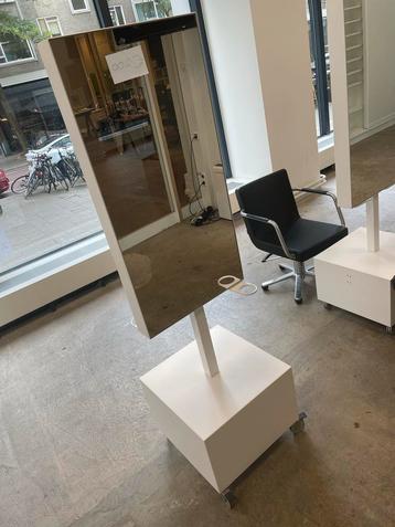 10 Spiegelkaptafels voor een salon beschikbaar voor biedingen