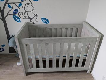 Mooie ledikant van merk Interbaby  beschikbaar voor biedingen