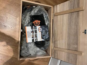 Nieuwe Pannenset voor BBQ in Houten Kist beschikbaar voor biedingen