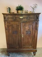 Oude vintage houten meidenkast met houtsnijwerk, Huis en Inrichting, Kasten | Overige, Ophalen, Gebruikt