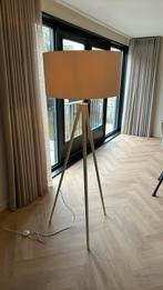Montel staande lamp beige, Huis en Inrichting, Lampen | Vloerlampen, Ophalen, Scandinavisch, Zo goed als nieuw, Metaal