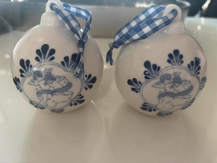 2 Delfts Blauwe Kerstballen met Engeltjes, keramiek- nieuw-, Diversen, Kerst, Nieuw, Ophalen of Verzenden