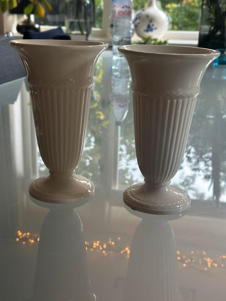Twee Wedgwood Vaasjes - Perfecte Staat!, Huis en Inrichting, Woonaccessoires | Vazen, Zo goed als nieuw, Wit, Minder dan 50 cm