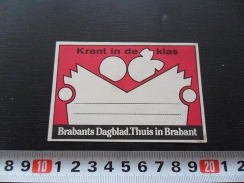 sticker strip roze krant in de klas brabants dagblad etiket, Verzamelen, Stickers, Zo goed als nieuw, Bedrijf of Vereniging, Ophalen
