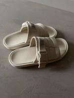 Levi’s slippers izgst, Slippers, Verzenden, Beige, Zo goed als nieuw
