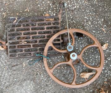 Antiek Naaimachine Trapwiel - Massief IJzer beschikbaar voor biedingen