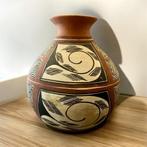 Vaas in terracotta tribale stijl., Overige kleuren, Aardewerk of Porselein, Ophalen of Verzenden, Zo goed als nieuw