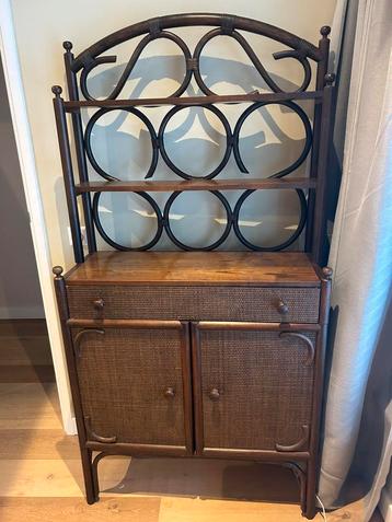 Antique dresser good condition beschikbaar voor biedingen