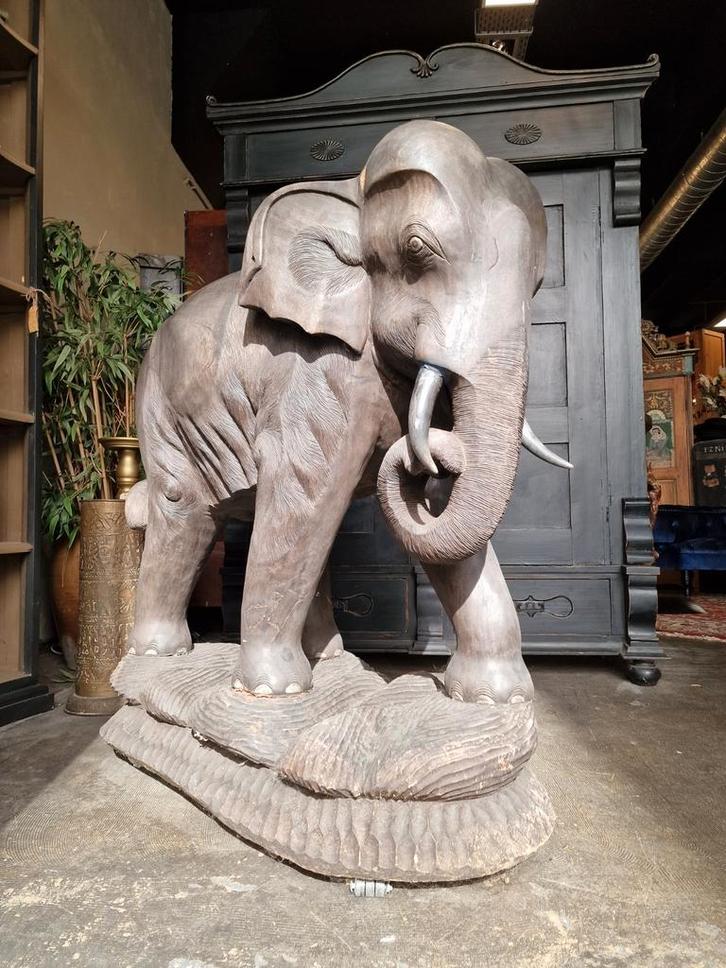 Grote, Massief houten Olifant. Handgemaakt uit één stam, Antiek en Kunst, Kunst | Beelden en Houtsnijwerken, Ophalen of Verzenden