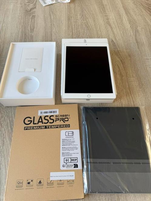 Ipad 7e generatie met doos ipad is kapot gaat niet aan meer, Computers en Software, Apple iPads, Zo goed als nieuw, Apple iPad