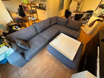 Lounge bank met voetbed en dienblad beschikbaar voor biedingen