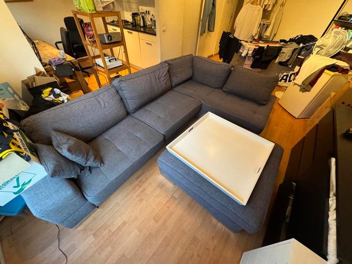 Lounge bank met voetbed en dienblad, Huis en Inrichting, Banken | Bankstellen, Gebruikt, Hoekbank, Vierpersoons of meer, 250 tot 300 cm