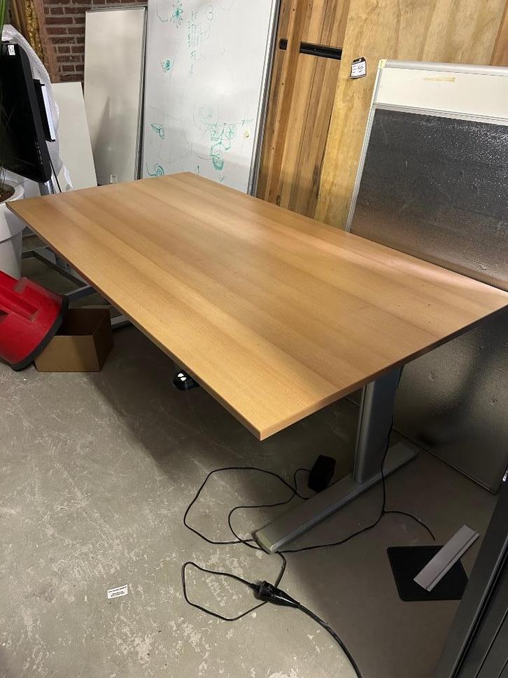 2* Elektrisch zitsta werktafel , inpaktafel bureau, Huis en Inrichting, Bureaus, Gebruikt, Bureau, Elektrisch, In hoogte verstelbaar