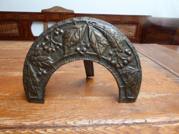 Art deco sierstuk van latoen, geslagen koper, Antiek en Kunst, Antiek | Woonaccessoires, Ophalen of Verzenden