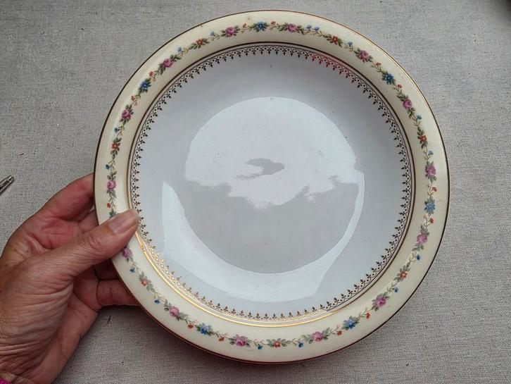 Frans porseleinen presenteer schaal op voet, Antiek en Kunst, Antiek | Schalen, Ophalen of Verzenden