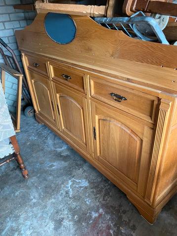 Licht eiken dressoir met spiegel beschikbaar voor biedingen
