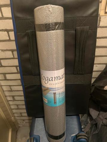 Nieuwe Yogamat - 170x58x0.45cm beschikbaar voor biedingen